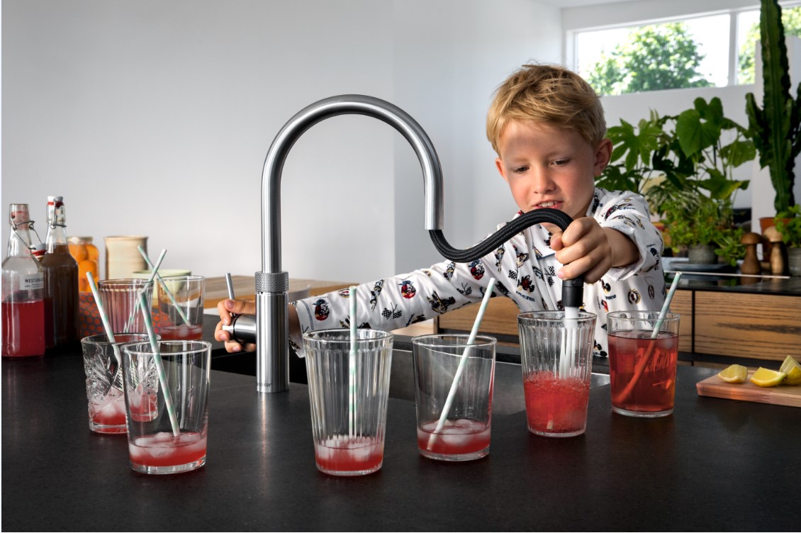 Black- Quooker Flex Lifestyle Image